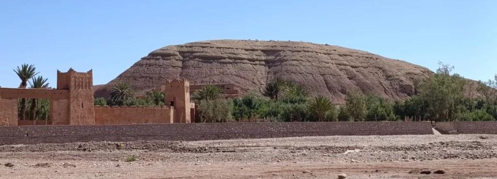 Entrance via the gardens to the ksar of Aït Ben Haddou